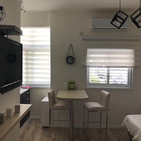 Studio Apartment In Bat-Yam بات يام المظهر الخارجي الصورة